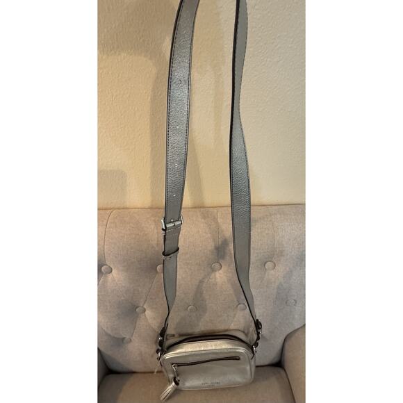 Marc Jacobs Zoom Tassel Silver Metallic Crossbody Bag. - Picture 8 of 8